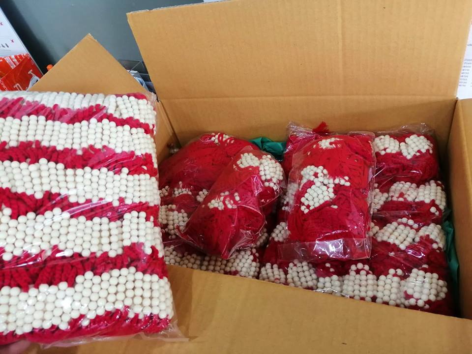 สร้อยข้อมือ ด้ายแดง สีแดง สีชมพู สีเขียว สีอื่น (ขายปลีก ขายส่ง) (งานถักทำมือ เส้นใหญ่หนา)