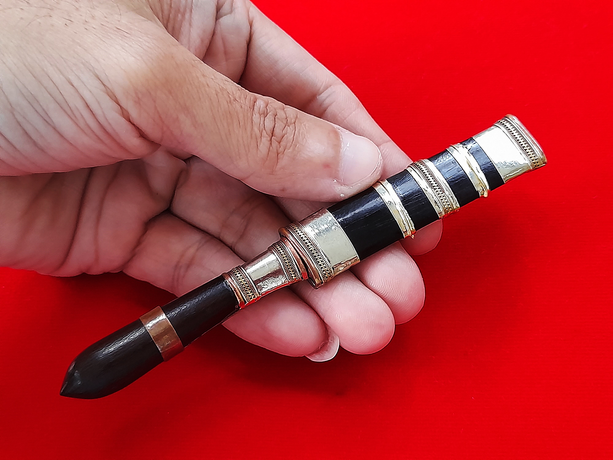 มีดหมอ ดาบฟ้าฝื้น เนื้อไม้มะค่า (บรรจุมวลสาร ตะกรุดเงิน ชนวน มหาสะท้อน มหาระงับ มหาจักรพรรดิ) (เล่มเล็กขนาดพกพา จัดสร้าง56เล่ม) ปี2564 #รับประกันแท้ - (รุ่นนี้ท่านทำให้พิเศษ)