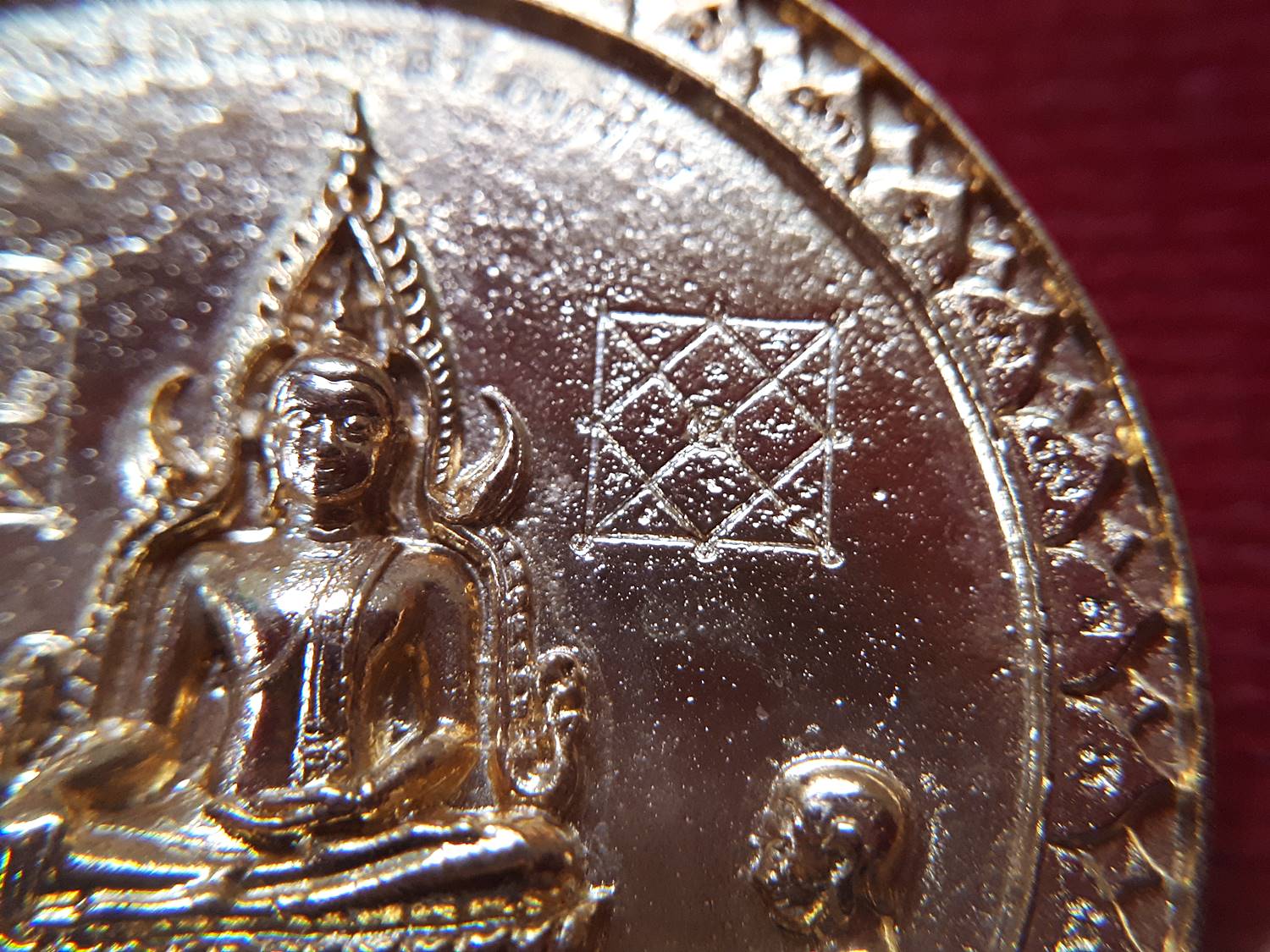 เหรียญสมเด็จองค์ปฐม ด้านหลัง พระมหาลาภทั้ง ๕ พระองค์ (พระสิวลี พระปัจเจกพุทธเจ้า พระอุปคุต พระสังกะจาย พระอนุรุทธะ) เนื้อชนวน ปี2558-2559 #รับประกันแท้