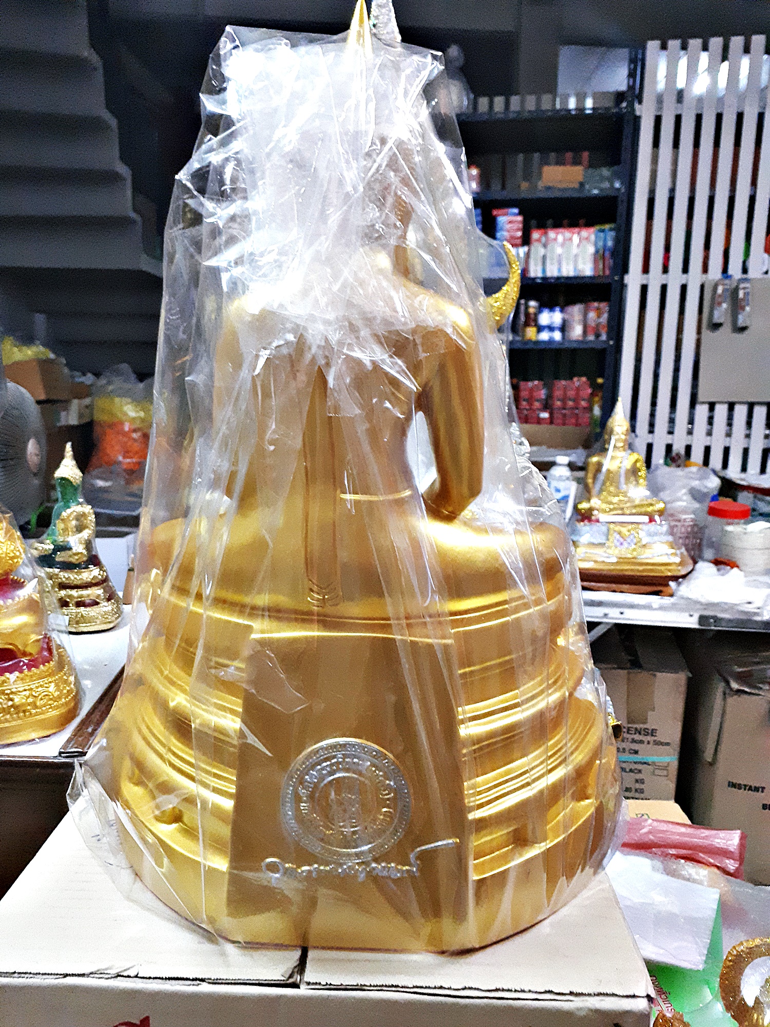 รูปหล่อ หลวงพ่อโสธร เนื้อเรซิ่น สีทอง (พระขนาดตั้งบูชา ขนาดใหญ่ หน้าตัก 9นิ้ว)