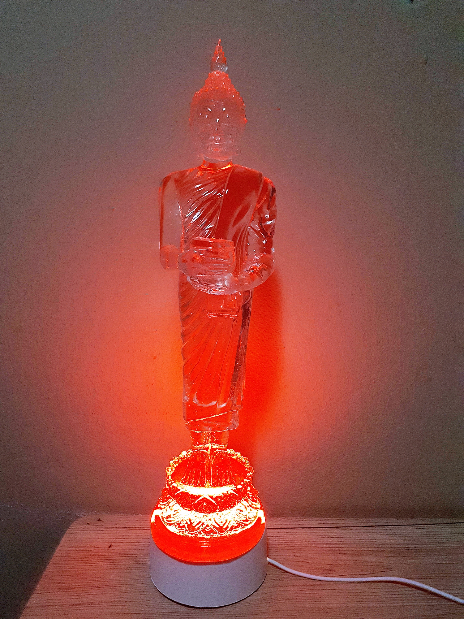 รูปหล่อ หลวงพ่อไหลมาเทมา(หลวงพ่อเงินไหลมาเทมา) พระพุทธรูป สมเด็จองค์ปฐม ปางอุ้มบาตร เนื้อเรซิ่นใส (พร้อมฐานไฟ) (เข้าพิธี วัดศาลพันท้ายนรสิงห์) ปี2562