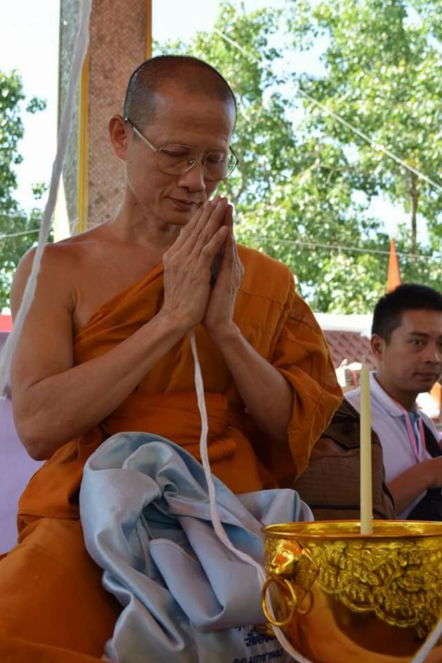 พระสมเด็จหลวงพ่อโตในวิหาร เนื้อผงชนวนมวลสารเก่าหลวงพ่อกวย รุ่นแรงครู ปี2560 หลวงพ่อกวย วัดโฆสิตาราม(วัดบ้านแค) จ.ชัยนาท ปี2563 - (ขนาด 5x7นิ้ว จีวรส้ม ด้านหน้ายันต์ครู ยันต์นะปัดตลอด ด้านหลังยันต์มงกุฎพระพุทธเจ้าหนุนดวง) ปี2563 #ปลุกเสกที่วัดโฆสิตาราม #รั
