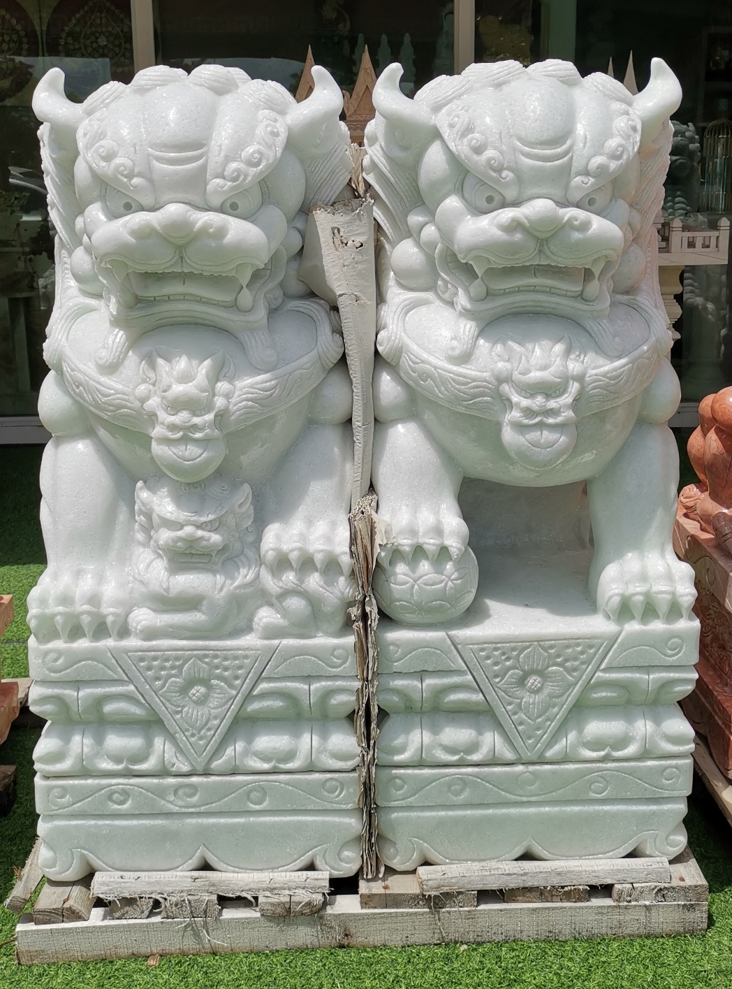 สิงโตหินอ่อนหยกขาว ขนาด สูง 120 ซม