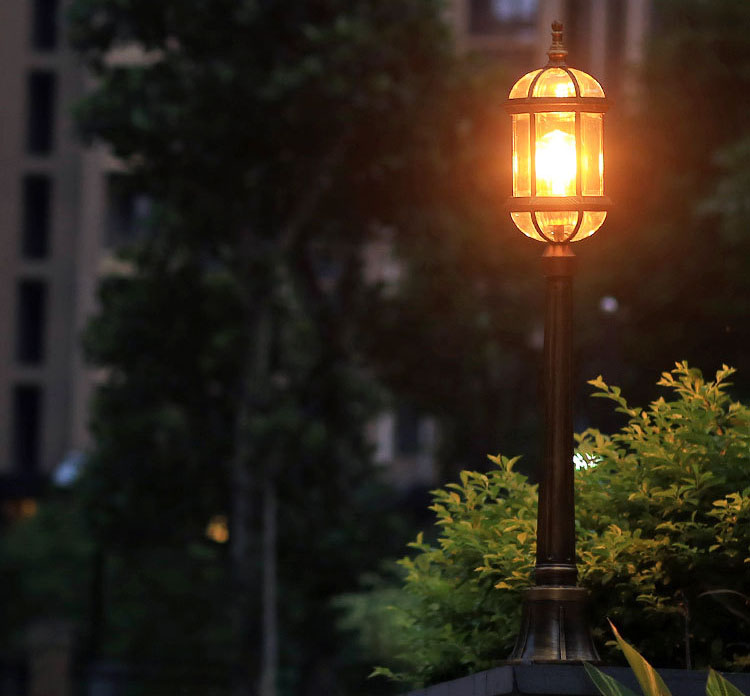 โคมไฟสนามหญ้า สูง 118CM สี bronze ปัดลาย โป๊ะโคมกระจกใส [ODY-01]