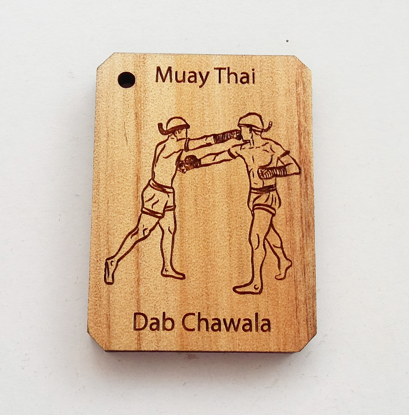 พวงกุญแจไม้แกะสลัก แม่ไม้มวยไทย-ดาบชวาลา