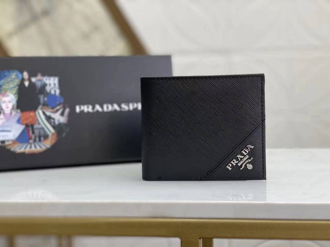 กระเป๋าสตางค์ pd saffiano short wallet ผู้ชาย ใบสั้น สีดำ มีหลายลายกดดูเพิ่ม