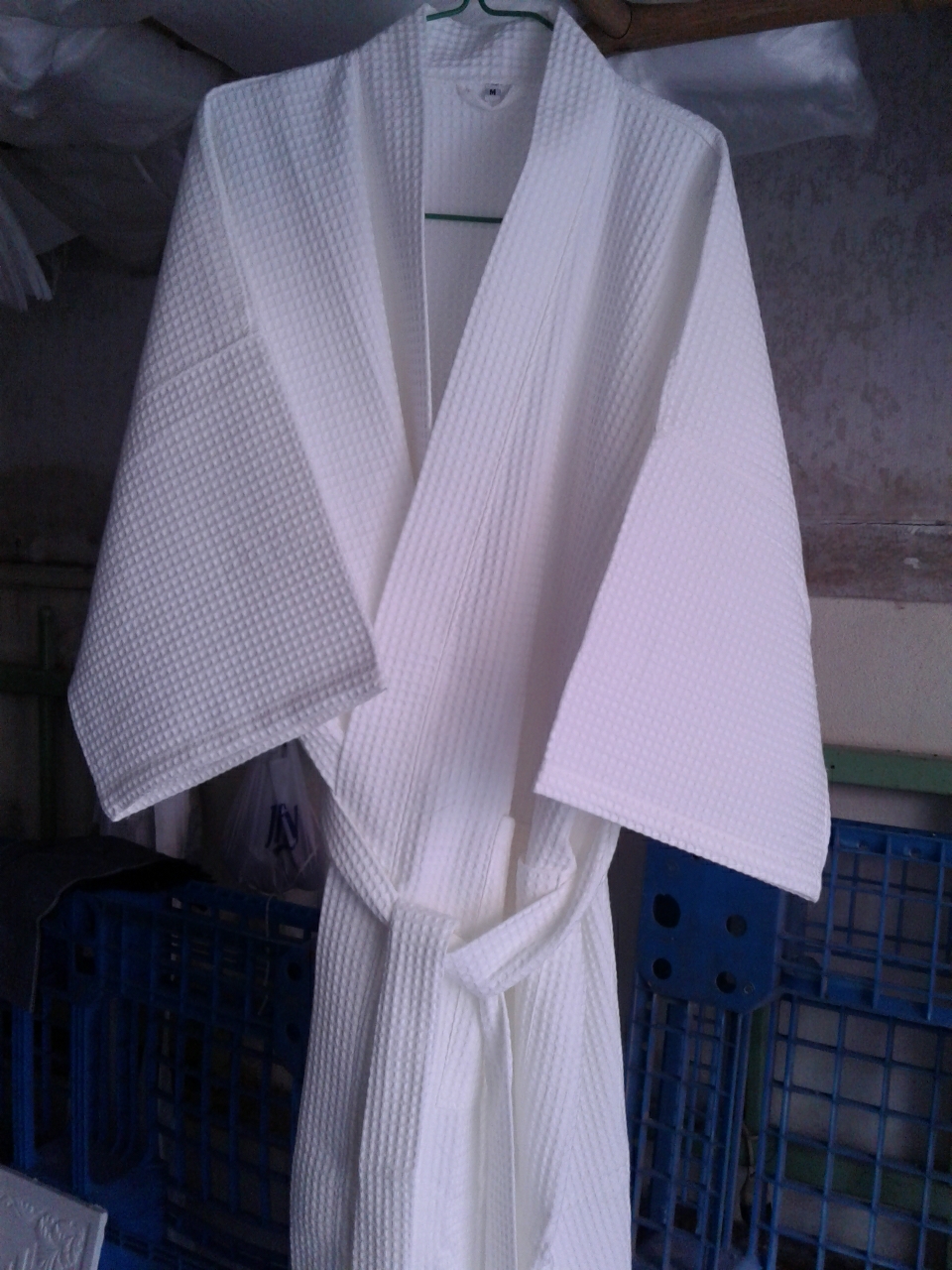 ราคาเสื้อคลุมอาบน้ำ เสื้อคลุมอาบน้ำรังผึ้งสีขาว เสื้อคลุมอาบน้ำผ้าดอบบี้ เสื้อคลุมอาบน้ำผ้ารังผึ้ง ดอบบี้