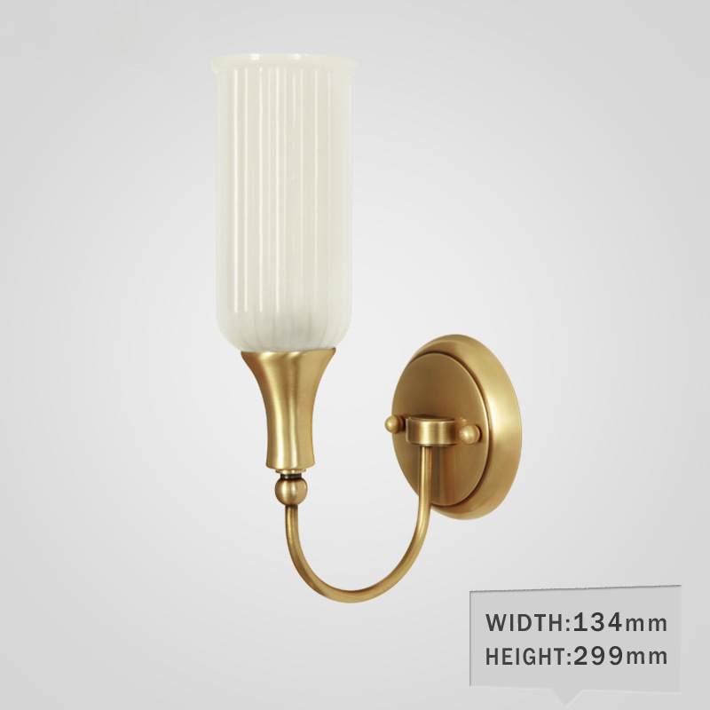 โคมไฟติดผนังภายในสไตล์คลาสสิกโครงสีทองเหลืองโป๊ะแก้วสีขาวขุ่นทรงกระบอกตั้งลายลอนเส้นตรง [TS424]