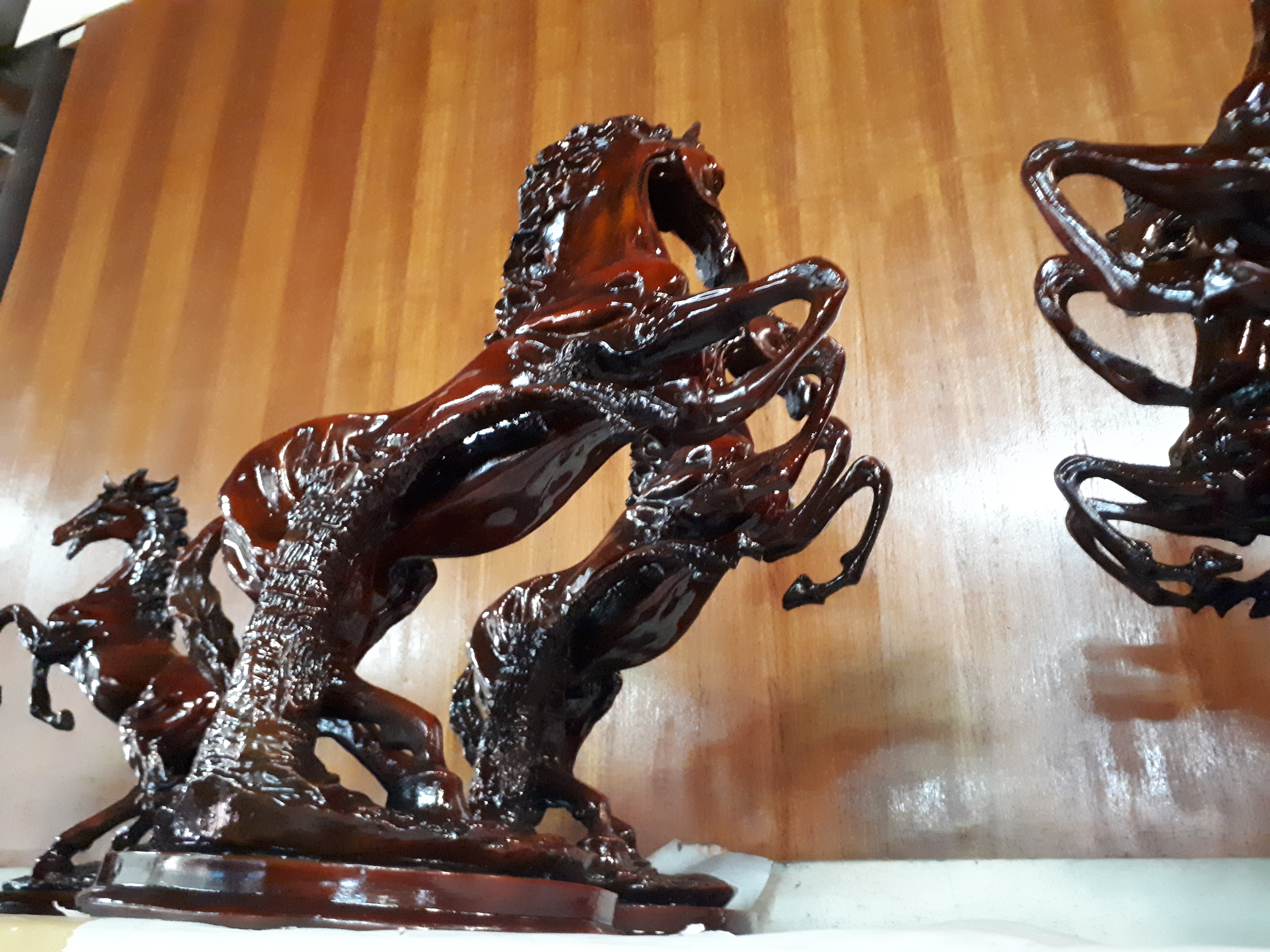 รูปหล่อ รูปปั้น ม้า ใหญ่ เรซิ่น เคลือบเงา (ขนาด สูง33ซม กว้าง23ซม)