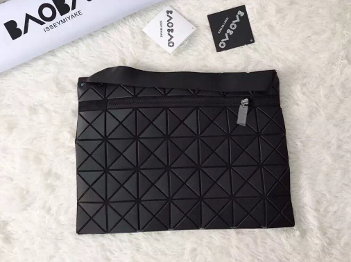 กระเป๋าสะพายข้าง issey rock sholder bag รุ่นใหม่ สีดำแมทด้าน