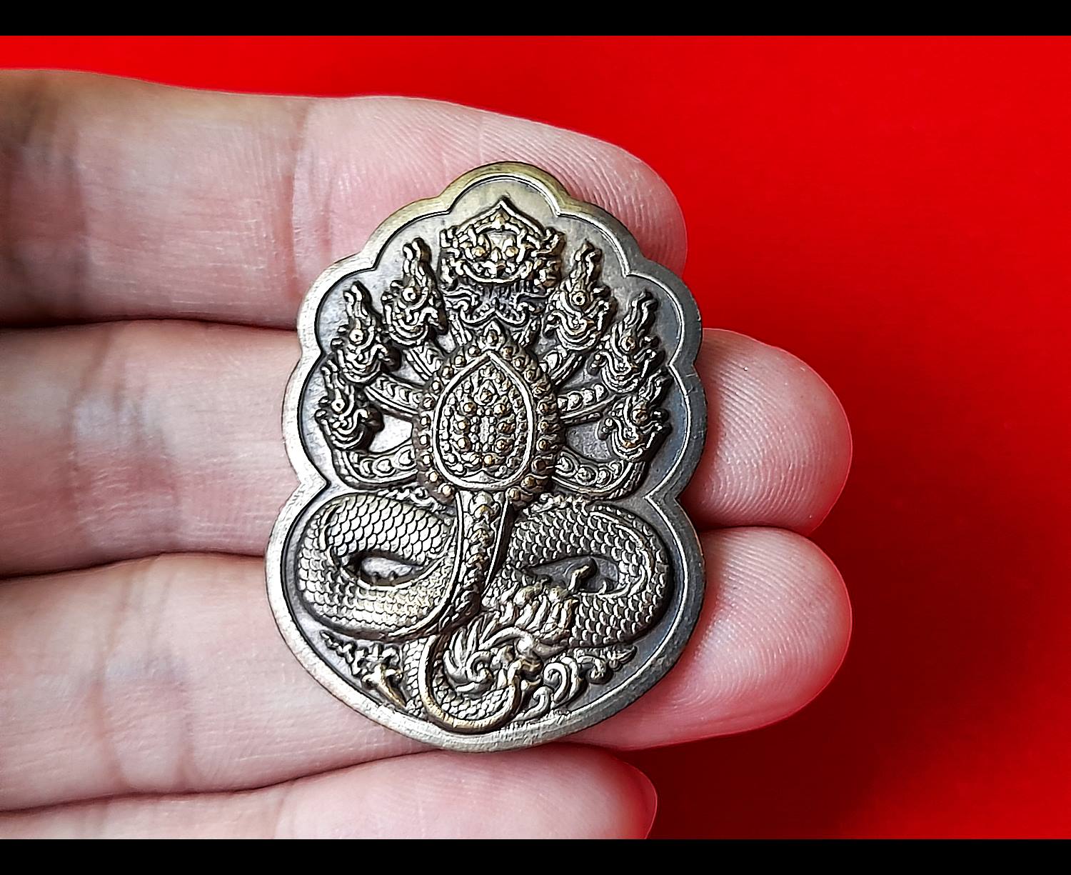 เหรียญพญานาคราช 7เศียร 9ตะกูล (เนื้อนวะพรายเงิน (มีส่วนผสมของ ทองคำและเงิน) ปี2564 หลังบวงนาคบาศ มีกินไม่รู้สิ้น มีกินไม่มีอด ผูกดวงยันต์หนุนเสริมพลิกดวงชะตา #พุทธคุณโชคลาภค้าขายส่งเสริมธุรกิจกิจการเรียกเงินหมุนเวียน หนุนเสริมดวงชะตาชีวิต #รับประกันแท้