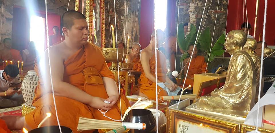 เหรียญหลวงพ่อกวย วัดโฆสิตาราม(วัดบ้านแค) เนื้อกระไหล่ทองคำ ลงยาแดง ปี2562 (แยกจากชุดกรรมการ) #รับประกันแท้ รูปภาพ สี หลวงพ่อกวย วัดโฆสิตาราม(วัดบ้านแค) (ขนาดตั้งบูชา 11x15นิ้ว) ปี2562 #รับประกันแท้ -- #พิธีดีมากดวงจิตหลวงพ่อกวยมาเสกให้เอง