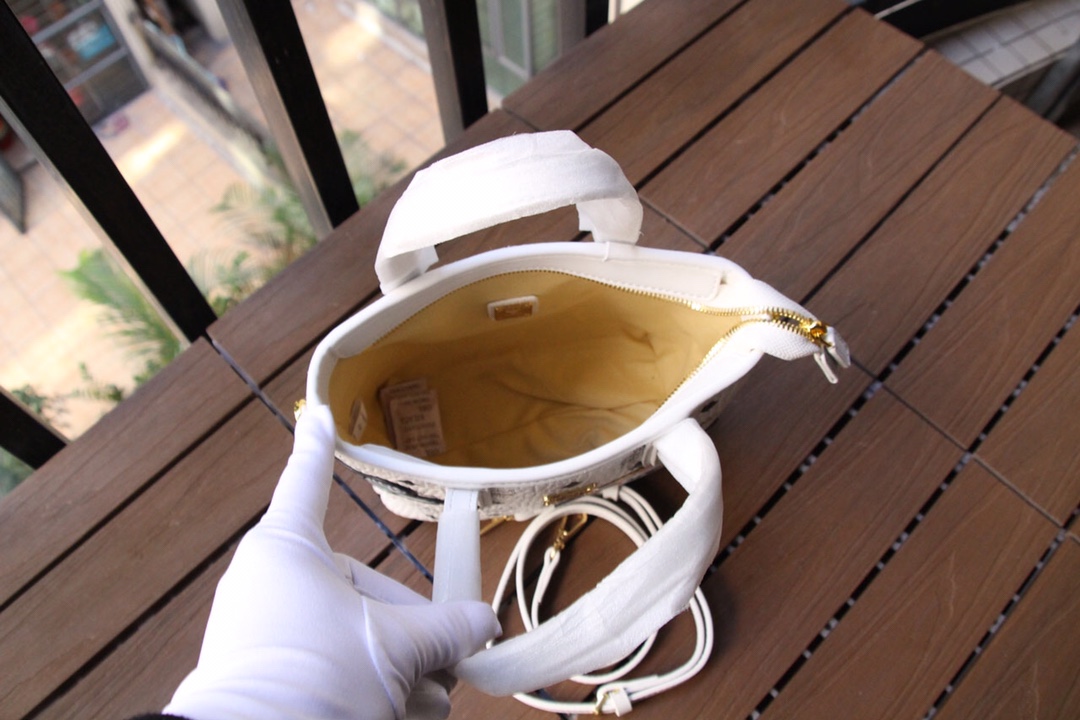 กระเป๋า mcm Anya 8 นิ้ว