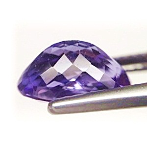 Tanzanite พลอยแทนซาไนท์ รูปไข่ หนัก 2.63 กะรัต สีน้ำเงินอมม่วง สีหวานสวย ความสะอาดมองตาเปล่าสะอาดไม่มีตำหนิ หรือส่องด้วยกล้องขยายไม่มีตำหนิ