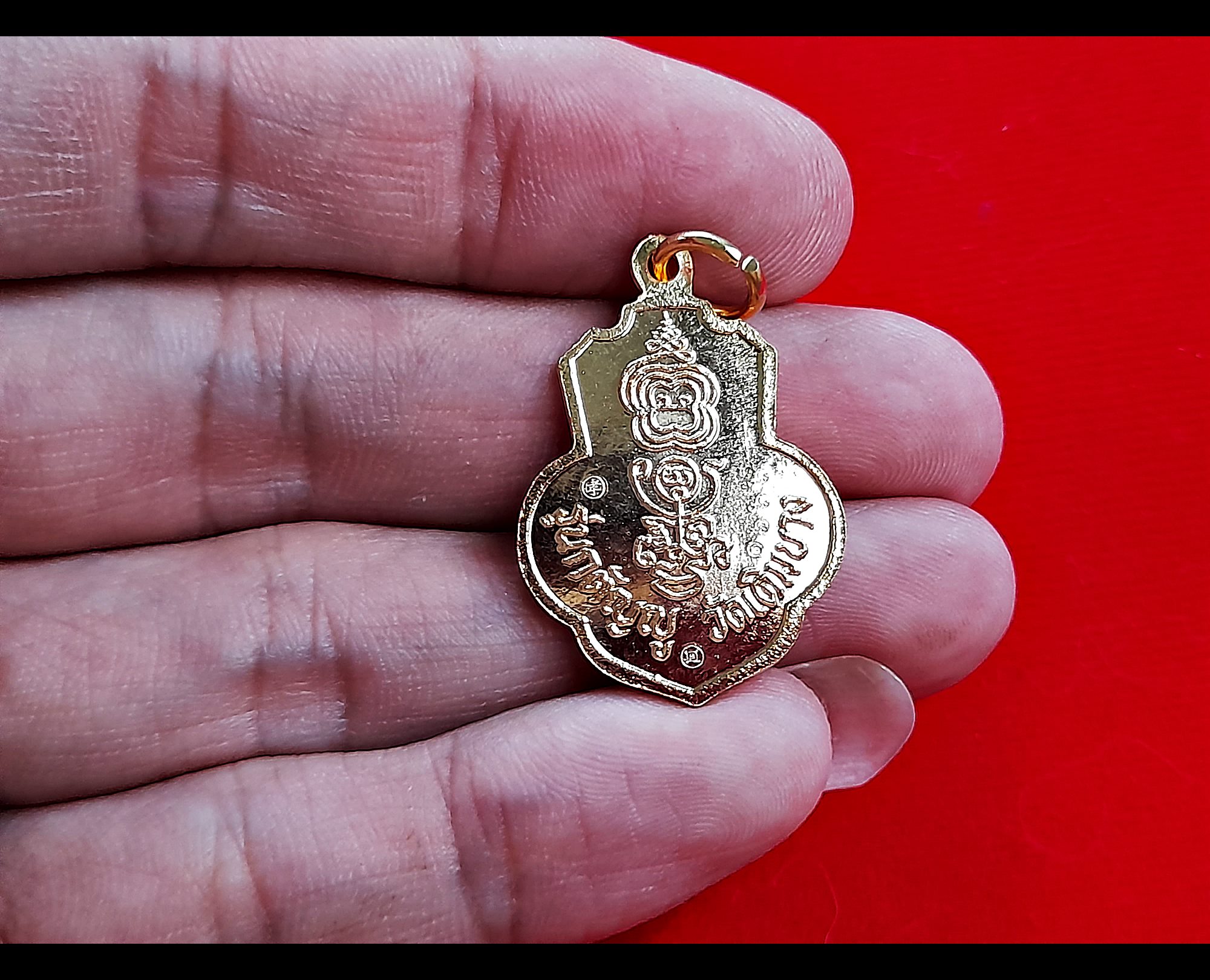 เหรียญ หลวงพ่อกวย วัดโฆสิตาราม หลังยันต์ครู ยันต์พระเจ้าอมโลก(นะโมพุทธายะ) เนื้อกะไหล่ทองคำ (หลังตอกโค็ด2จุด #อักษรจีน #ยันต์ดวงแก้วพระสีวลี) ปี2562 #รับประกันแท้ - #พิธีดีมากดวงจิตหลวงพ่อกวยมาเสกให้เอง