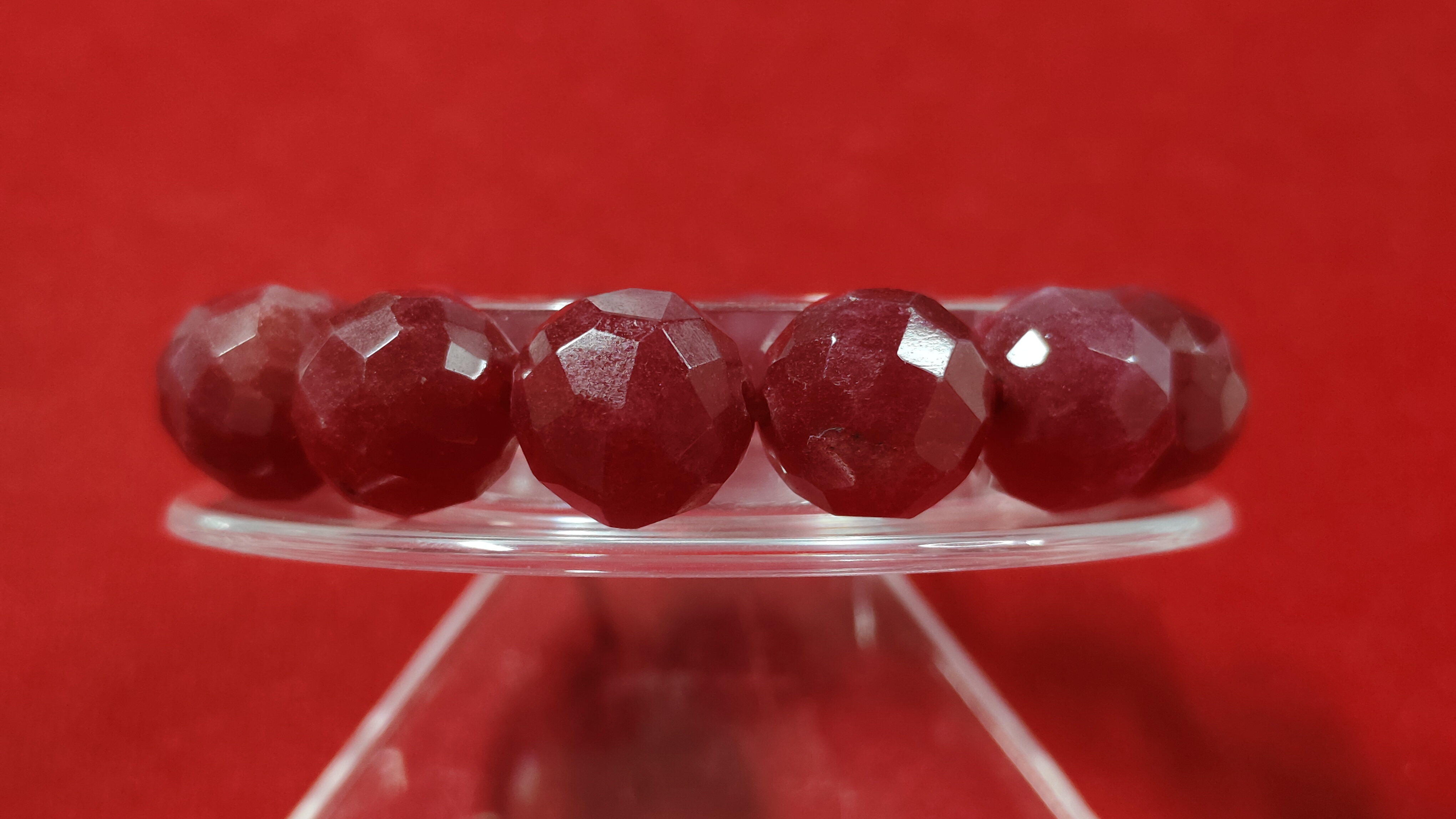 #ข้อมือหินทับทิมเจียเหลี่ยมรหัสbh-0049