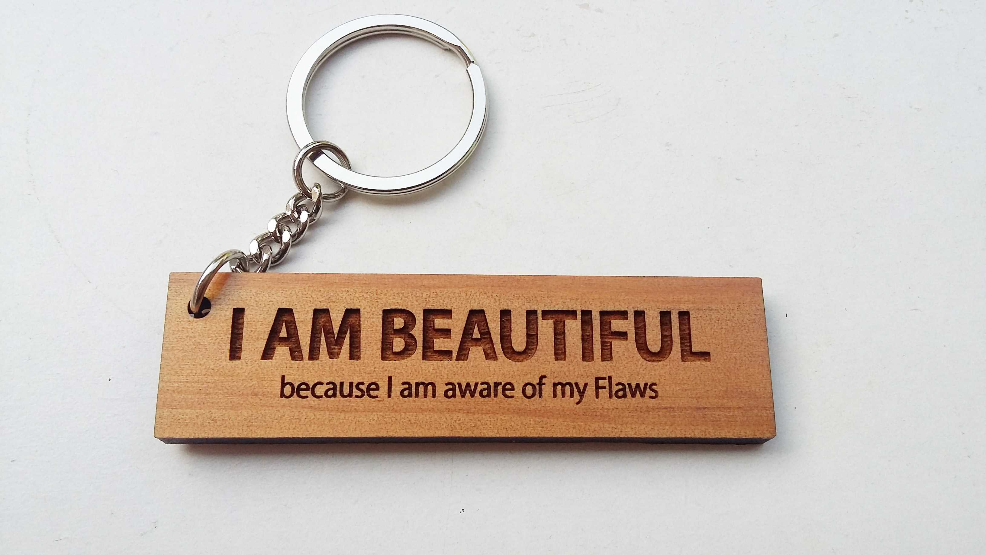 พวงกุญแจไม้ พวงกุญแจไม้ใส่ข้อความ - I AM BEAUTIFUL because I am aware of my flaws