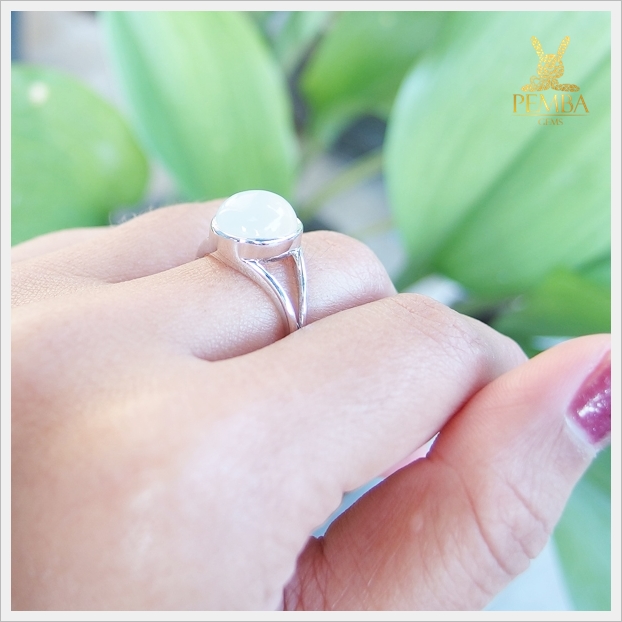 แหวนมูนสโตน แหวนมุกดาหารแท้ เรียบๆ หรู ดูมีสไตล์