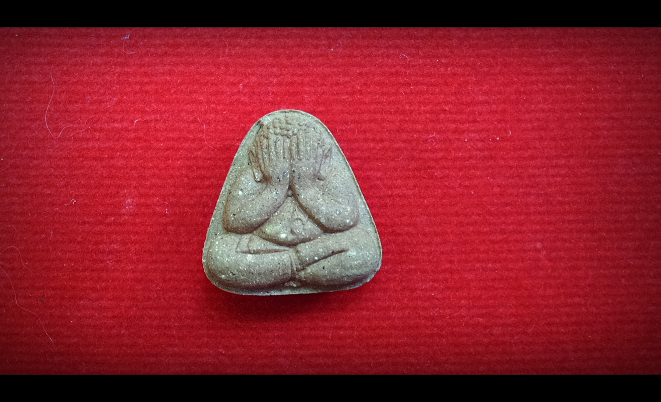 พระปิดตา มหาเศรษฐีเงินล้าน เนื้อผง รุ่นแรก ปี2553 (เนื้อนี้ผสมใส่ ลูกอม หลวงปู่พริ้ง วัดบางปะกอก ลูกอม หลวงปู่จง วัดหน้าต่างนอก ผงจักรพรรดิ หลวงปู่ดู่) #รับประกันแท้ - หลวงพ่อเล็ก วัดท่าขนุน