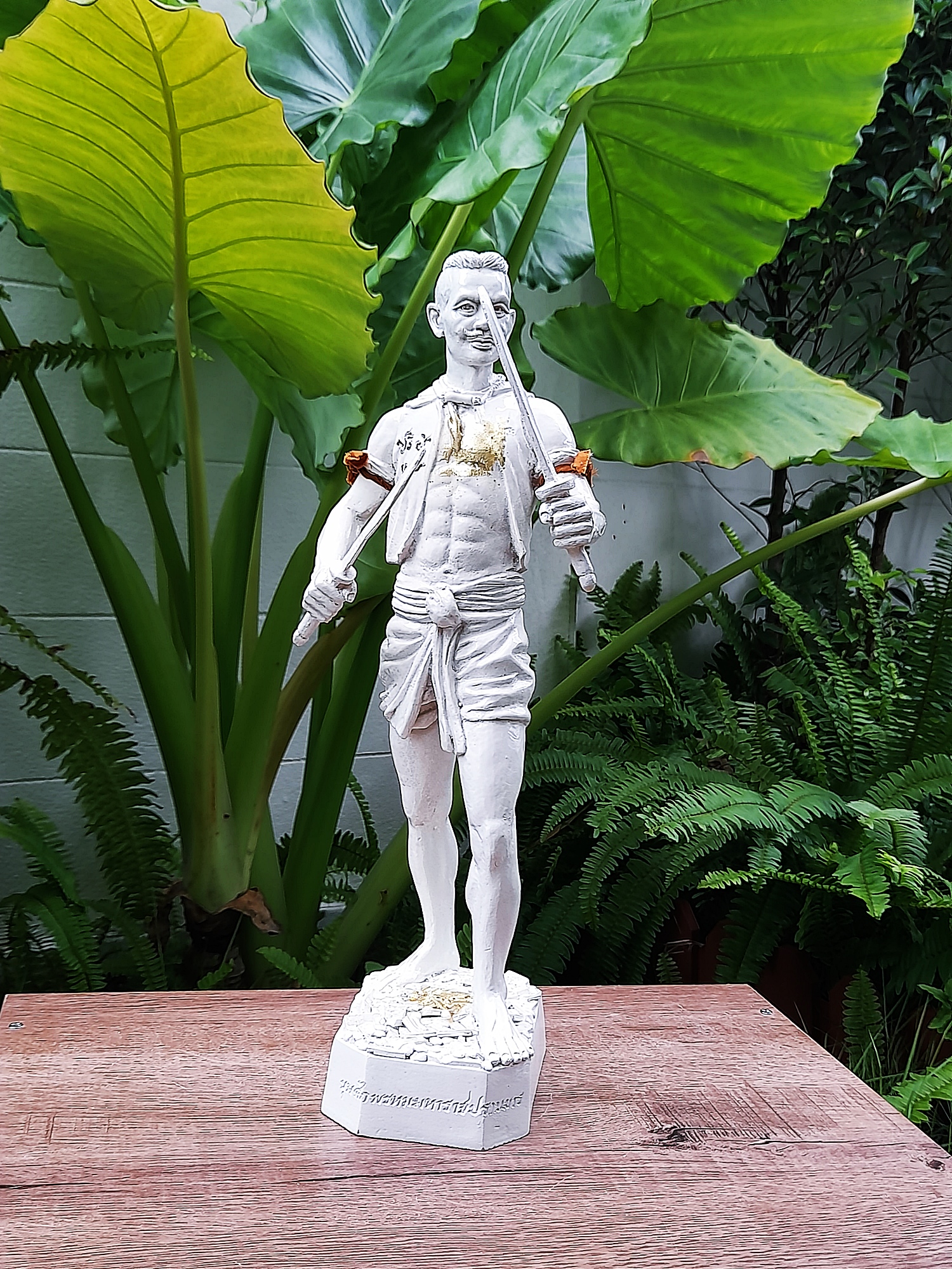 รูปหล่อ หุ่นพยนต์ขุนศึกพรหมมหาราช ปราบมาร (เชิญดวงจิตเทวดา ท่านปู่ขุนศึก ยุค นักรบไทย ของพระเจ้าพรหมมหาราช) เนื้อเรซิ่น สีขาว (ขนาดสูง14นิ้ว ฐาน3x5นิ้ว) (จัดสร้างเพียง99องค์) ปี2559 #รับประกันแท้ - หลวงพ่อหนุน วัดพุทธโมกข์