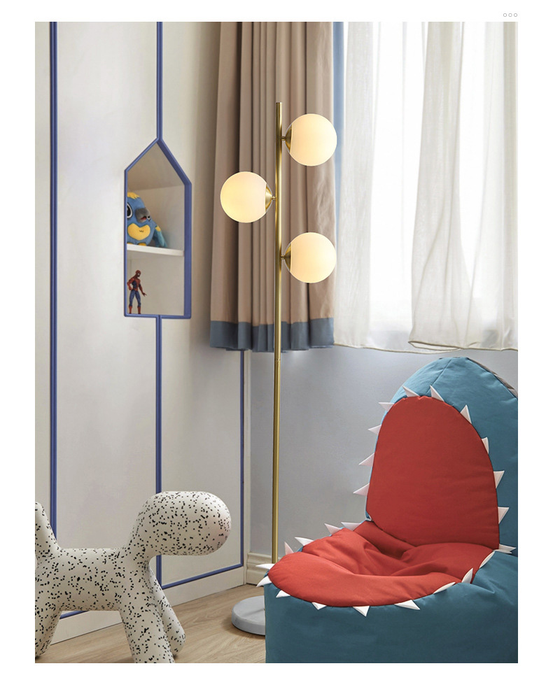 โคมไฟตั้งพื้นโป๊ะแก้วทรงกลมไฟ 3 ดวง ตัวโคมสีทอง ฐานวางหินอ่อน [MC861-3F]