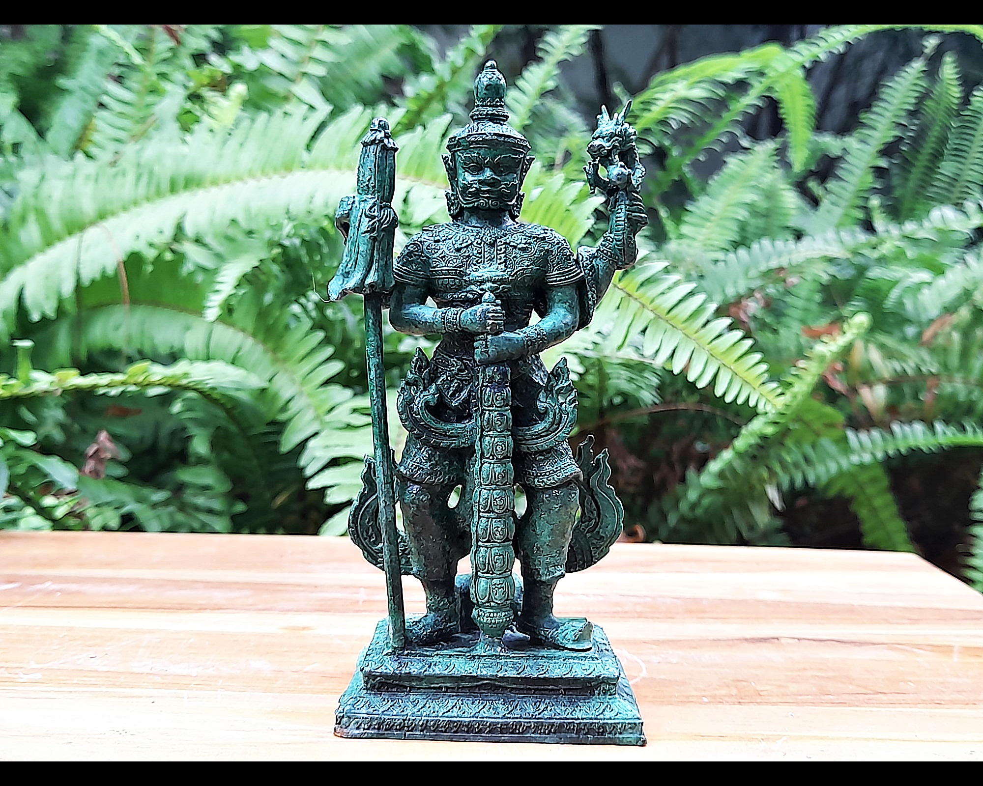 รูปหล่อ ท้าวเวสสุวรรณ 4กร (ร่ม ลูกแก้วมังกร ตะบอง) 3ขา เหรียบหีบสมบัติ คุมทรัพย์ เนื้อทองเหลือง สีเขียวเหนียวทรัพย์ ปี2555 #รับประกันแท้