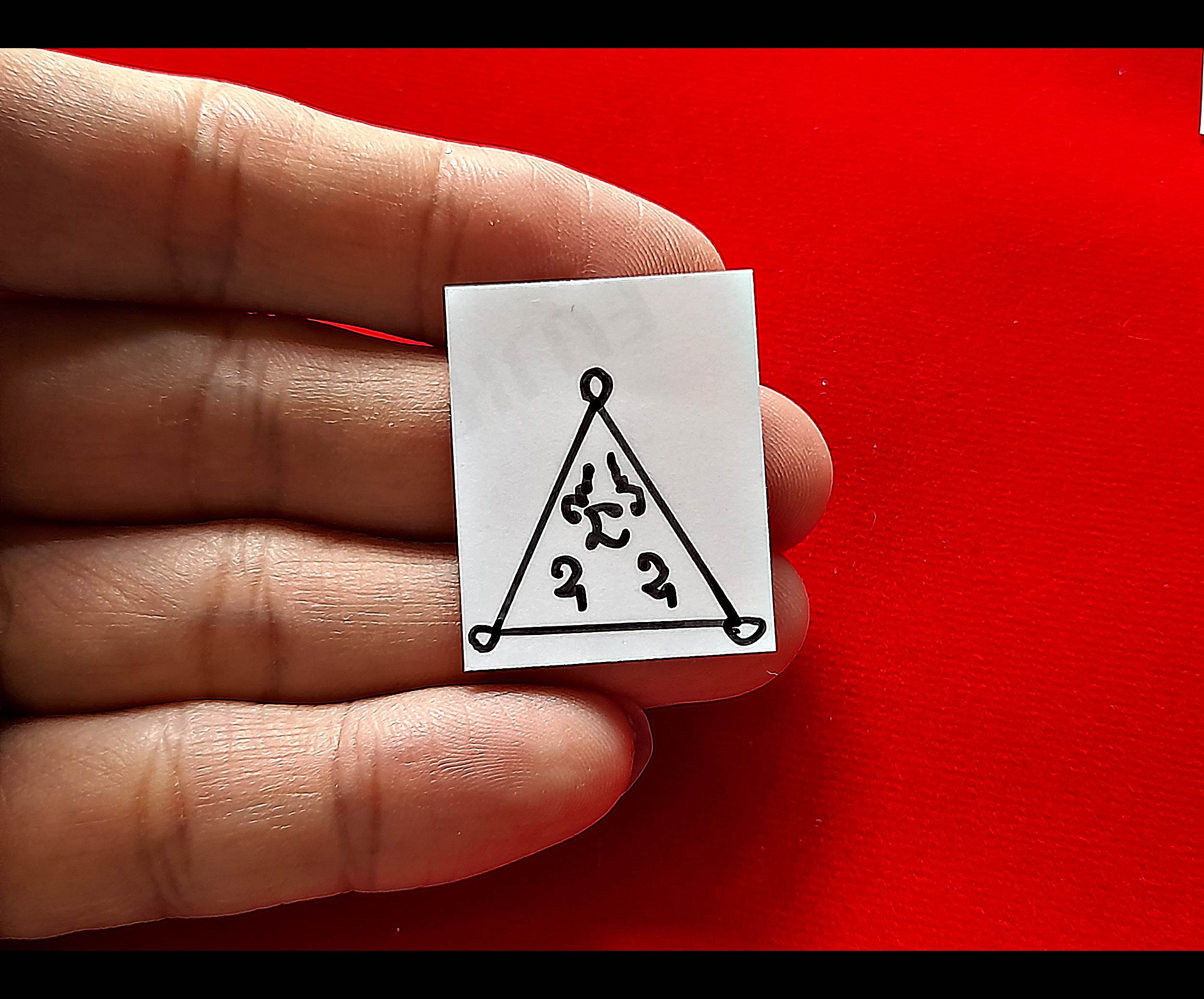 รูปภาพ(หลังจารยันต์สาวรำพึง)+สายสิญจ์ อาจารย์แปลก ร้อยบาง ฆราวาสขมังเวส มหาเสน่ห์ (ปลุกเสก บูชาครู วาระงานไหว้ครู ปี2564) #รับประกันแท้ - สำนัก อ.กฤษณะ ธเนศไพศาล สํานักไสยเทวะ