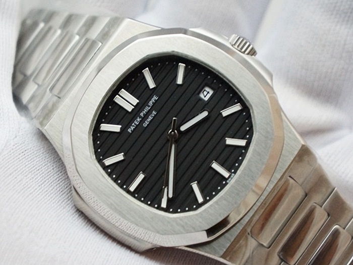 นาฬิกา Patek Philippe รุ่น Men Nautilus สีเงิน สายเลสสีเงิน หน้าปัดสีดำสวยสุดๆ