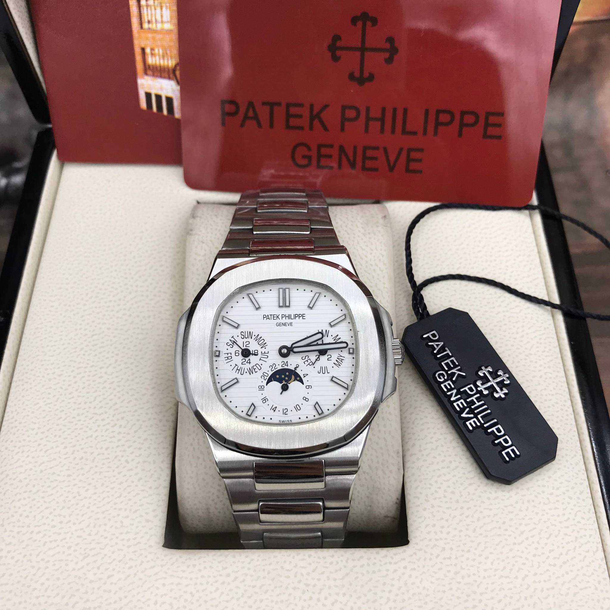 นาฬิกา Patek Philippe รุ่น Men's Nautilus Chronograph สีเงิน สายเลสสีเงิน หน้าปัดสีขาว