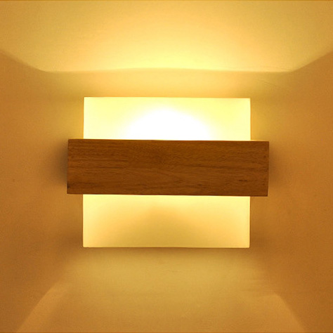 โคมไฟติดผนังไม้โมเดิร์น โป๊ะสี่เหลี่ยม 21.5x16cm [JP4]