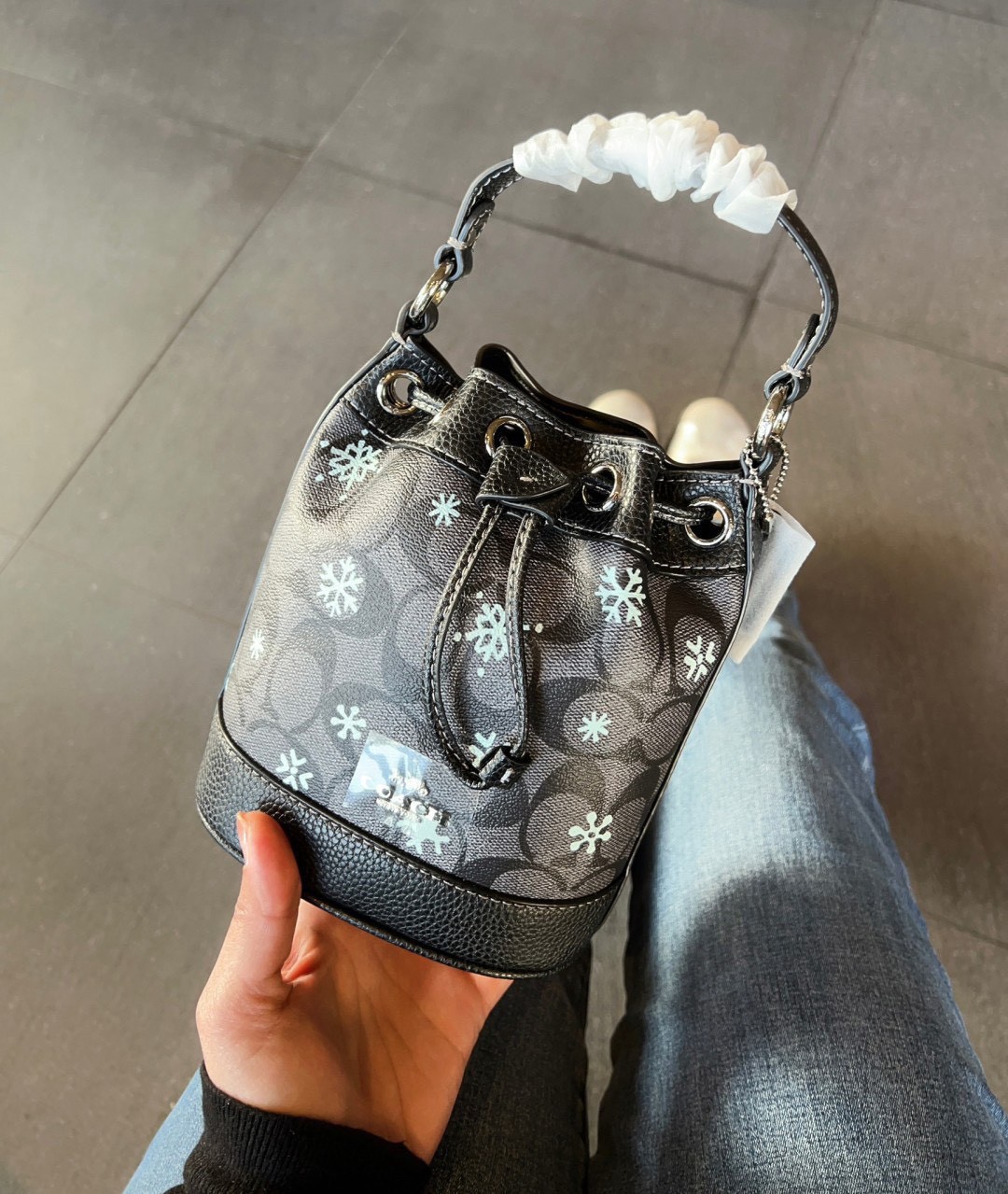 Coach Dempsey Drawstring Bucket Bag (แอดไลน์ก่อนสั่งซื้อ)