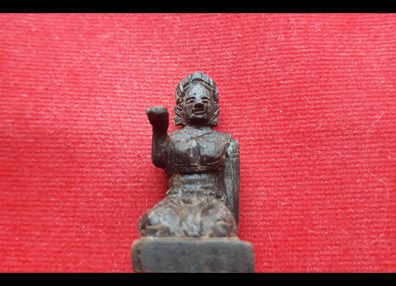 นางกวัก เนื้อไม้ตะเคียน - หลวงพ่อสมศักดิ์ วัดการเปรียญ(วัดสระเปรียญ) จ.ชัยนาท