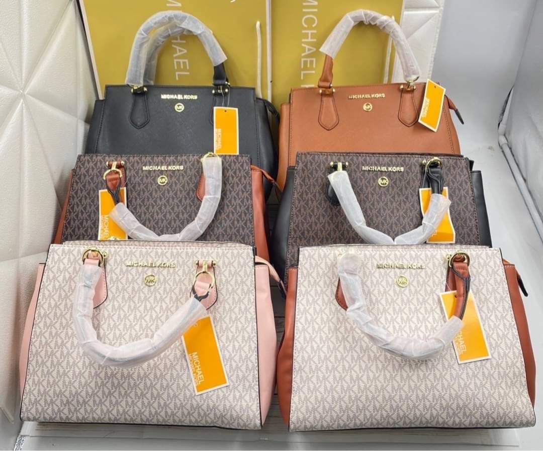 Michael Kors Women's Shoulder Bag (แอดไลน์ก่อนสั่งซื้อ)