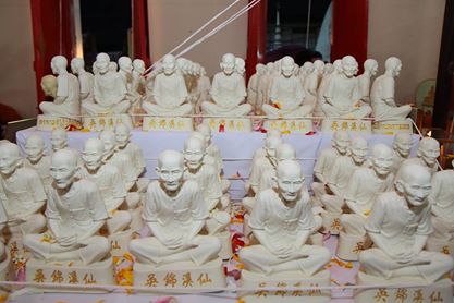 รูปหล่อ เซียนแปะ เนื้อเรซิ้น ปิดทอง (ขนาด5นิ้ว) ปี2560 รุ่น ฟ้าประทานพร