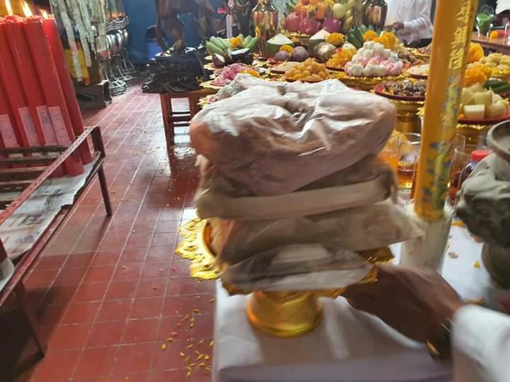 กิมปั่ง ฝั่งเพรช สวารอฟสกี้(Swarovski) ฐานอุดมวลสาร หีบมงคลเสริมดวง เสริมฮวงจุ้ย เนื้อซิลเวอร์พลัส(Silver plus) รุ่น2 ปี2564 #การันตี #รับประกันแท้ - (ปรับหนุนเสริมดวงชะตา รับทรัพย์ เงินเข้ามาแล้วเงินจะตายอยู่ในหีบไม่ไหลออก)