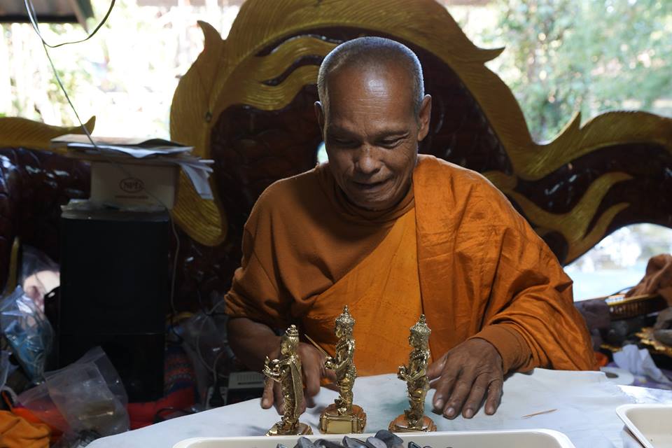 กุมารเทพ กุมาร-กุมารี หัวแก้ว-หัวแหวน เนื้อโลหะทองเหลืองขัดเงา (สูง6นิ้ว กว้าง2นิ้ว) หลวงพ่อหนุน วัดพุทธโมกข์ ปลุกเสก