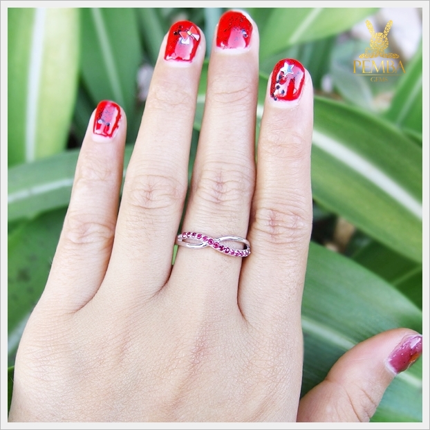 แหวนทับทิมแท้ ดีไซน์ทรง Infinity สุดเก๋ เงินแท้ ชุบทองคำขาว แหวนพลอยแท้