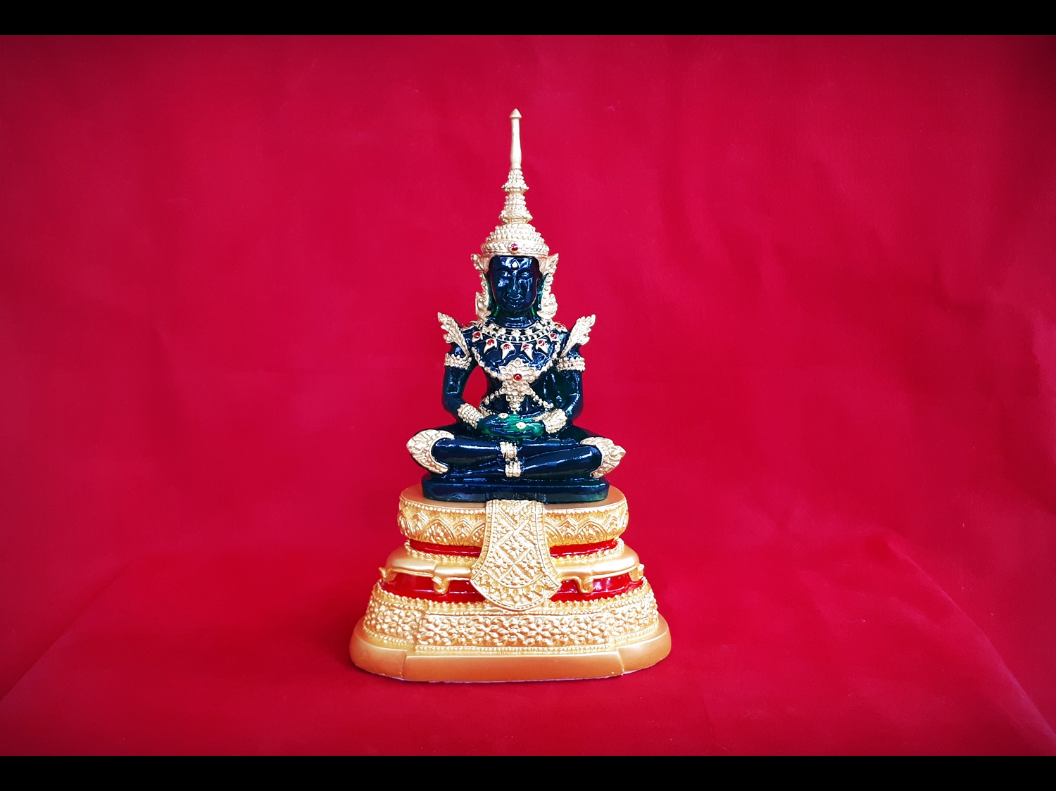 พระแก้วมรกต ปาง ฤดูร้อน ทรงเครื่องจักรพรรดิ์ เนื้อเรซิ่น หน้าตัก 9นิ้ว ขนาดพระบูชา