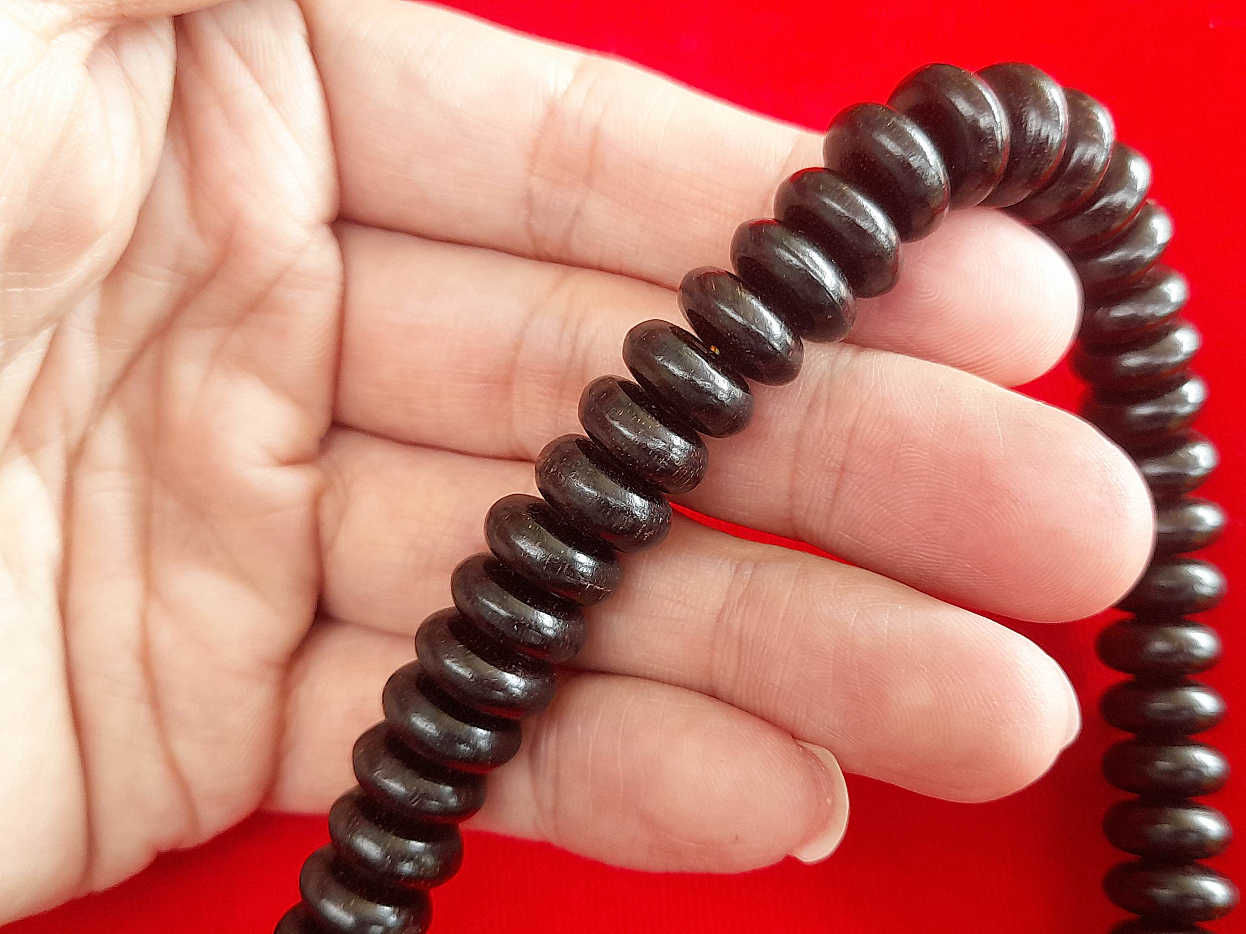 ประคำ 108 เม็ด (เม็ดวงรี) เนื้อแก่นไม้มะขามโปร่งฟ้า ยืนต้นตายพราย (ตายเองโดยแบบธรรมชาติ อายุ ไม่ต่ำกว่า300ปี) #รับประกันแท้ #รับประกันแท้