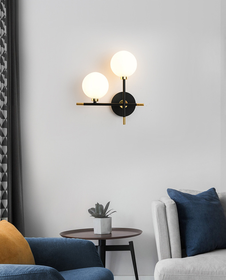 โคมไฟติดผนังภายในโครงเหล็กสีดำทองโป๊ะแก้วทรงกลม 2 ดวง [BD8841]