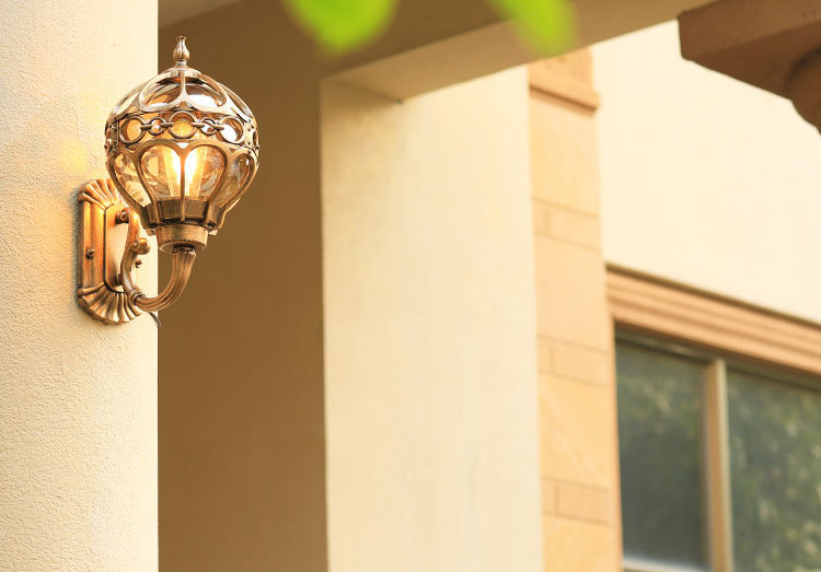 โคมไฟติดผนังติดระเบียงสไตล์ยุโรปโป๊ะทรงกลมมีกระจก [WK6056A]