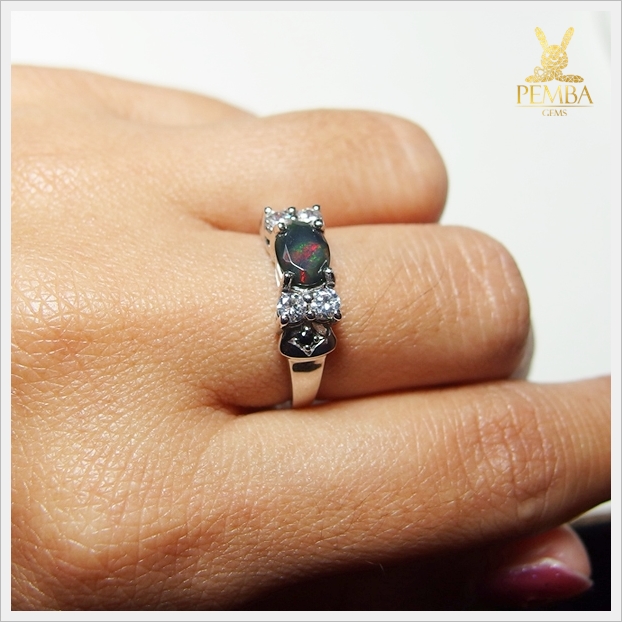 แหวนแบล็คโอปอล ดีไซน์สวยเก๋โดดเด่นสะดุตา เงินแท้925 แหวนพลอยแท้