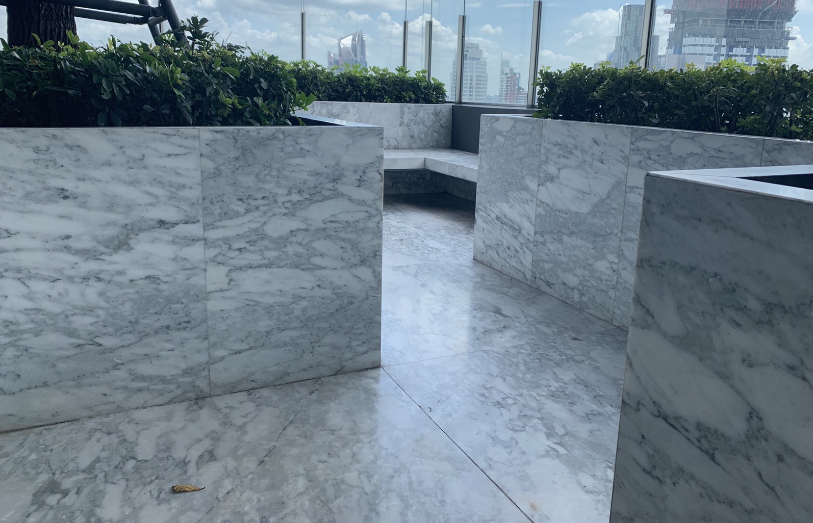 หินอ่อนขาวเทาลายเมฆ (Clouldy White Marble) CWM ขนาด30*30cm