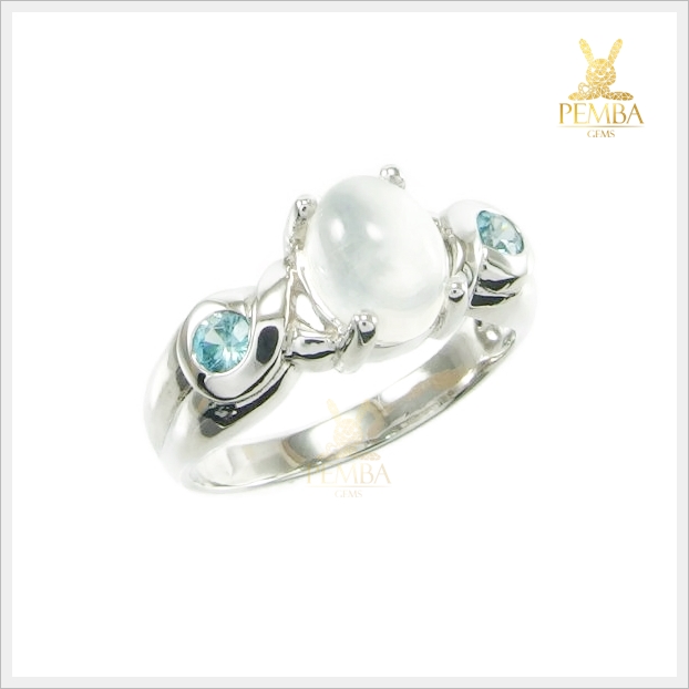 แหวนมูนสโตน สีขาวนวล ชวนหลงใหล