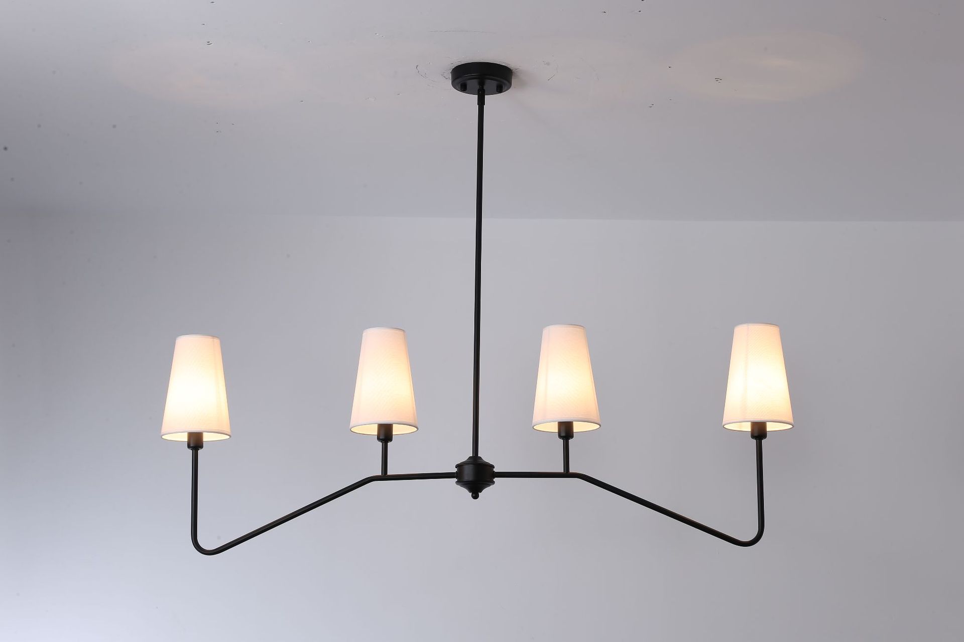 โคมไฟแขวนเพดานโครงเหล็กสไตล์อเมริกันหัวโคมทรงกรวยผ้าสีขาว [RN-6813]