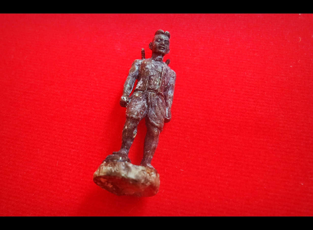 หุ่นพยนต์ "ขุนศึกพรหมมหาราชปราบมาร" ปกป้องกันภัย (ขนาดพกพา 4ซม ใต้ฐานบรรจุมวลสาร) ปี2559 #รับประกันแท้ - หลวงพ่อหนุน วัดพุทธโมกข์