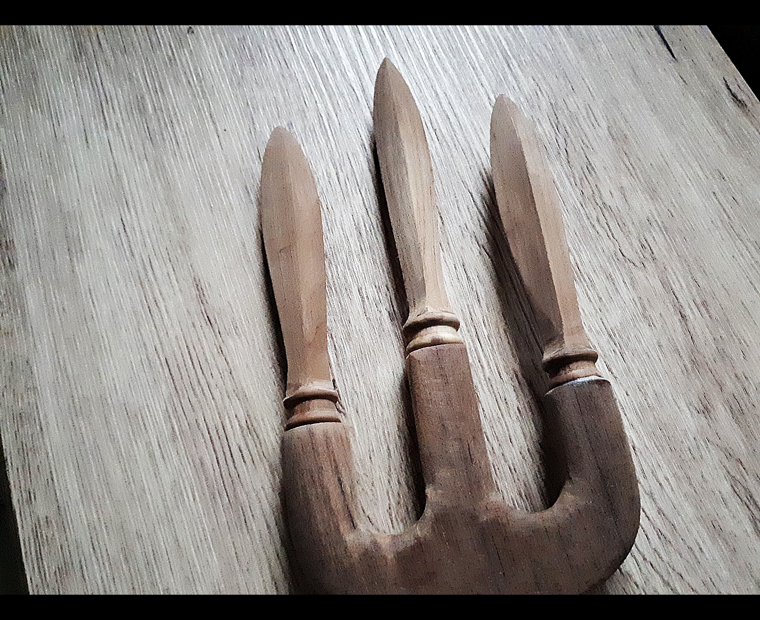 ตรีศูล ไม้สัก (ขนาด16นิ้ว) (งานสั่งทำ) - (ขายปลีก ขายส่ง)