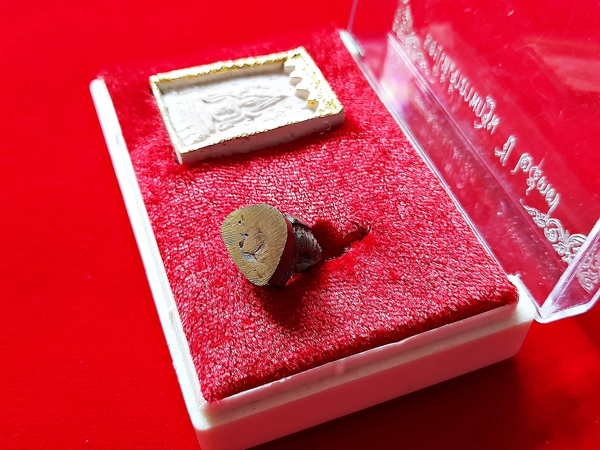 พระพุทธชินราช หลัง รูปเหมือน หลวงพ่อยงยุทธ ออกธุดงค์ ปิดทองเดิม เนื้องผง(เส้นผมเกศา พลอยเสก) + รูปหล่อ เต็มองค์ เนื้อโลหะ (ชุดกฐิน) ปี2537 #รับประกันแท้และทัน - หลวงพ่อยงยุทธ วัดเขาไม้แดง จ.ชลบุรี