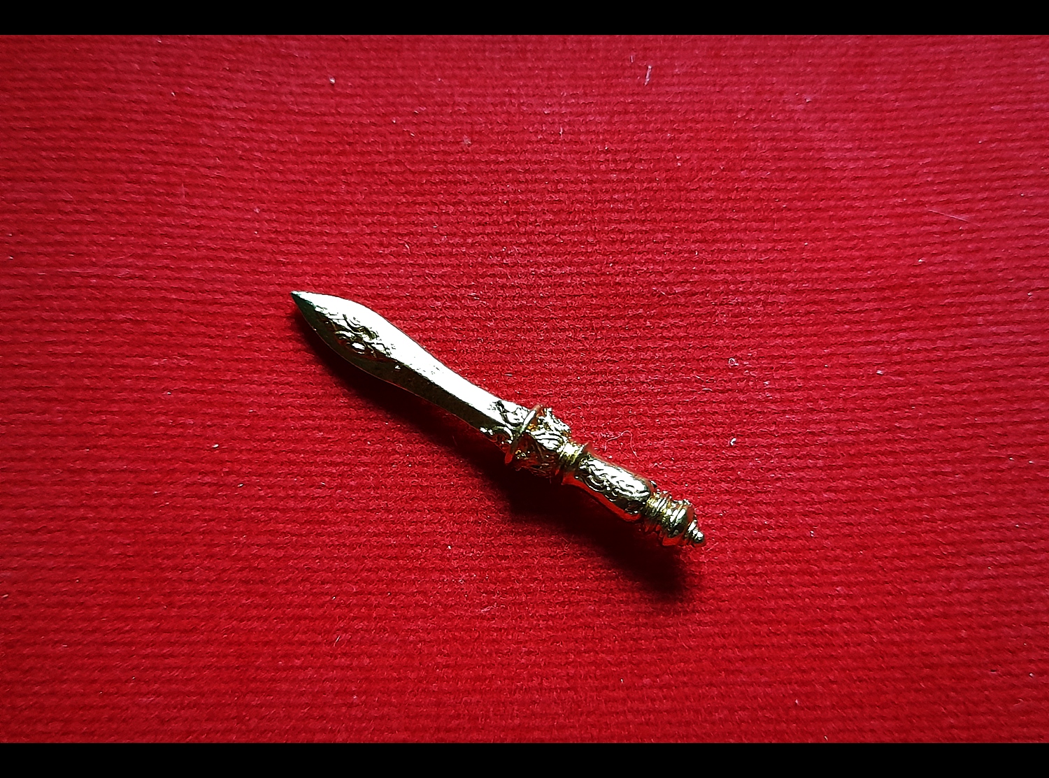 พระแสงขรรค์ชัยศรีเนศวร #สะท้านไตรภพ เนื้อทองทิพย์ (ขนาด5.5ซม. และ 3.3ซม) (ปลุกเสก 9พิธี เสาร์๕ ปี2563 พิธีพระกริ่งสะท้านไตรภพ) #รับประกันแท - หลวงพ่อเล็ก วัดท่าขนุน