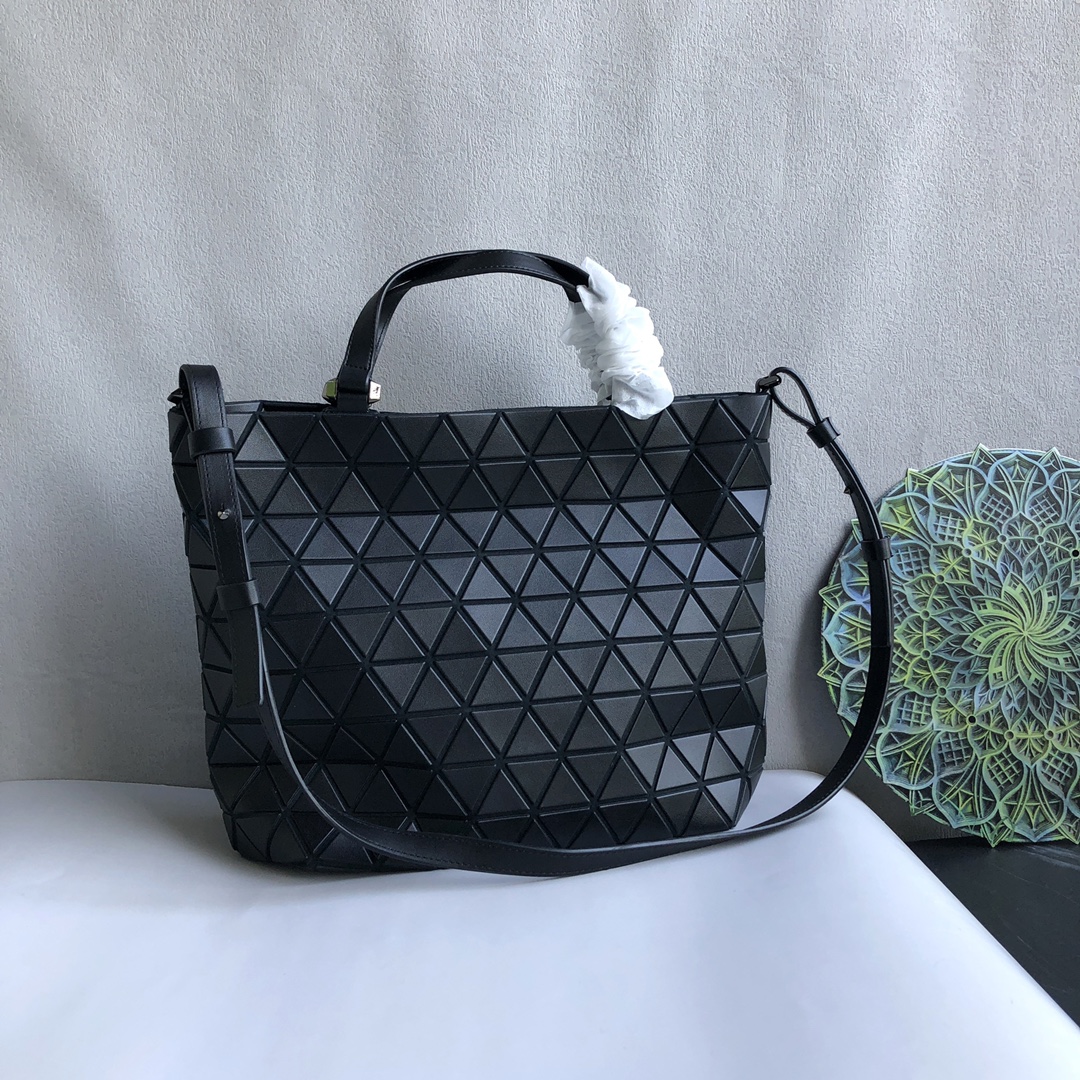 กระเป๋า issey crystal 35cm มีหลายสี